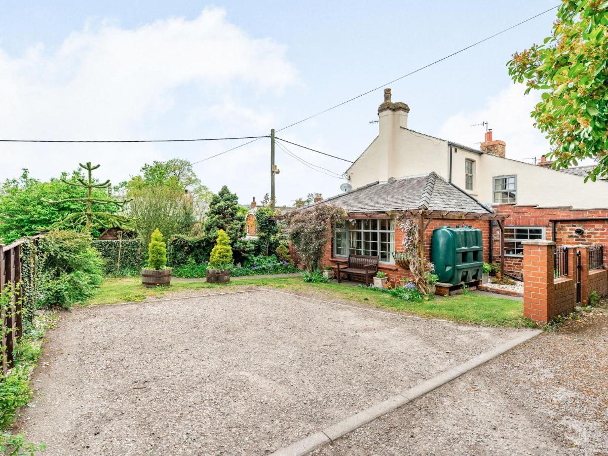 Wychwood Villa Whitby Exterior photo